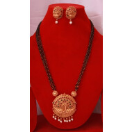 Gold polish peacock desgain pendet